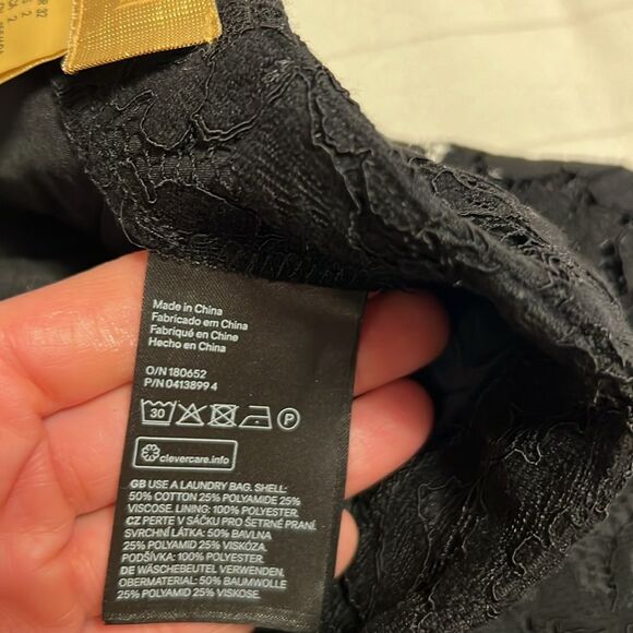 Beautiful H&M Black Lace Pencil Skirt - Picture 6 of 6